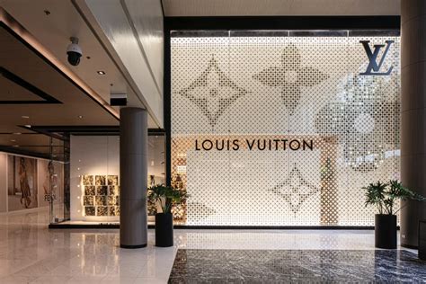 louis vuitton greenbelt boutique.